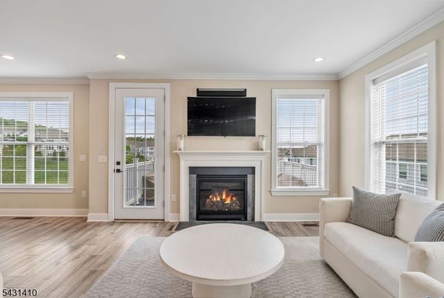137 Aspen Dr, Cedar Grove Twp., NJ 07009