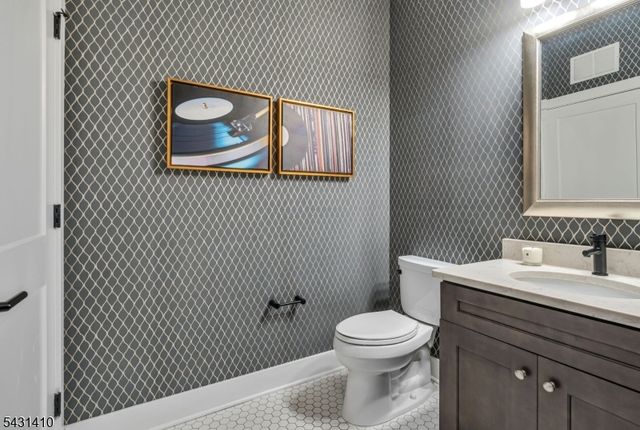 137 Aspen Dr, Cedar Grove Twp., NJ 07009