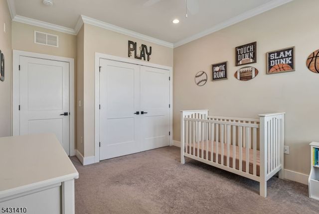 137 Aspen Dr, Cedar Grove Twp., NJ 07009