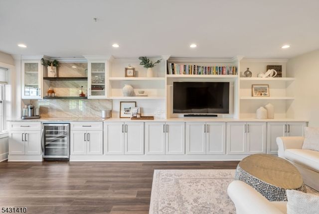 137 Aspen Dr, Cedar Grove Twp., NJ 07009