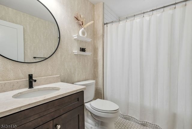 137 Aspen Dr, Cedar Grove Twp., NJ 07009