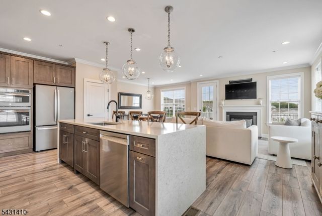 137 Aspen Dr, Cedar Grove Twp., NJ 07009