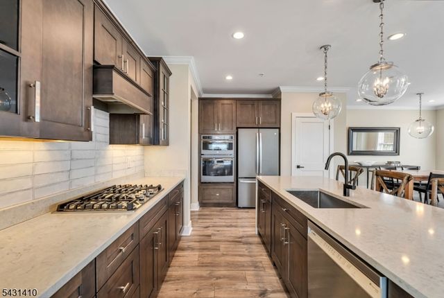 137 Aspen Dr, Cedar Grove Twp., NJ 07009