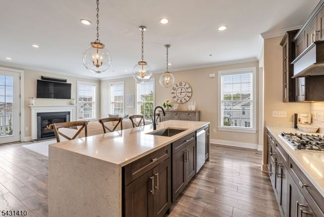 137 Aspen Dr, Cedar Grove Twp., NJ 07009