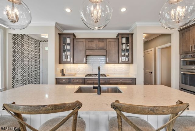 137 Aspen Dr, Cedar Grove Twp., NJ 07009