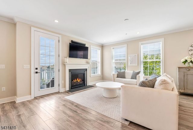 137 Aspen Dr, Cedar Grove Twp., NJ 07009