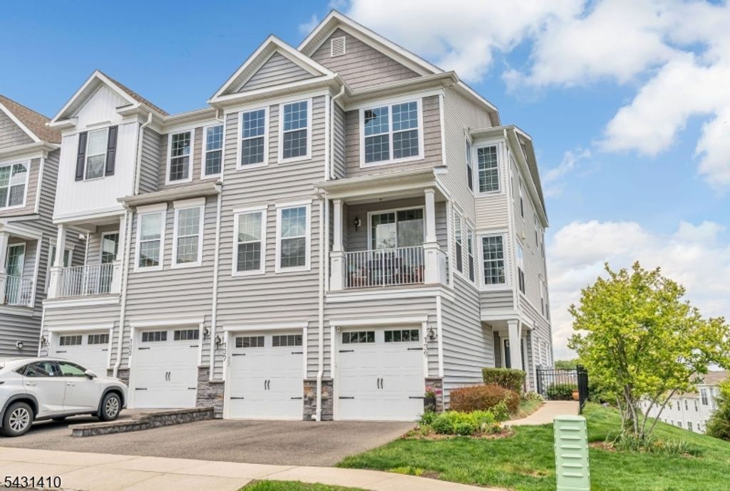 137 Aspen Dr, Cedar Grove Twp., NJ 07009