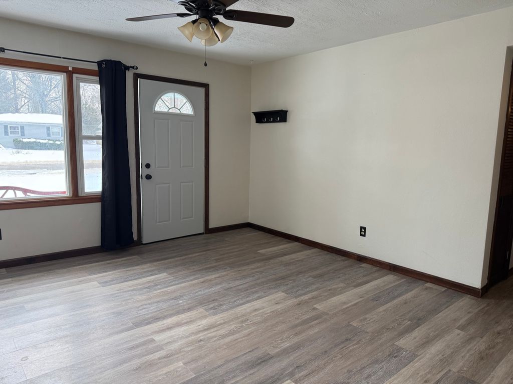 Image 12 of property listing at 1516 Triangle Street, Mt Vernon, IL 62864