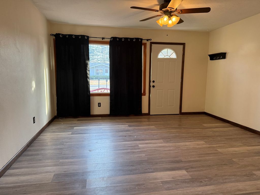 Image 16 of property listing at 1516 Triangle Street, Mt Vernon, IL 62864