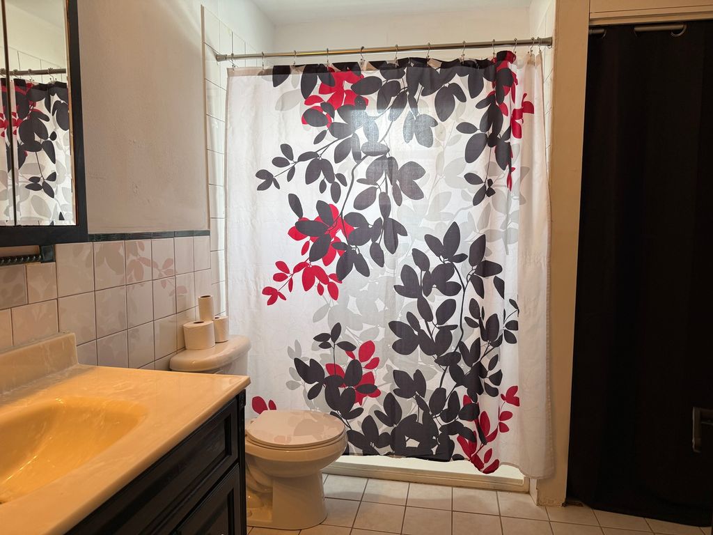 Image 18 of property listing at 1516 Triangle Street, Mt Vernon, IL 62864