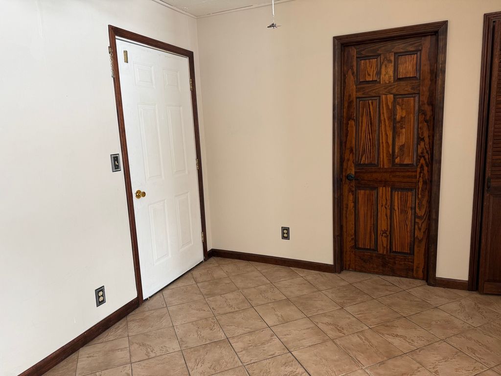 Image 29 of property listing at 1516 Triangle Street, Mt Vernon, IL 62864