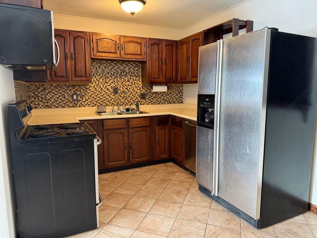 Image 4 of property listing at 1516 Triangle Street, Mt Vernon, IL 62864