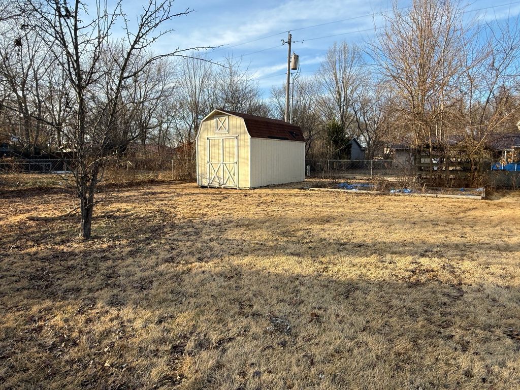 Image 36 of property listing at 1516 Triangle Street, Mt Vernon, IL 62864