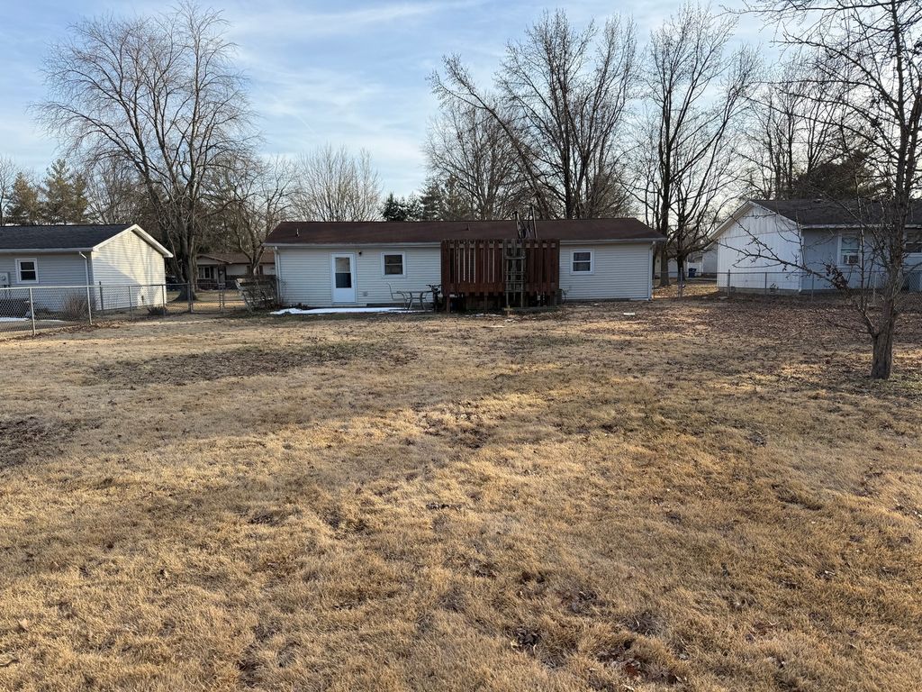 Image 39 of property listing at 1516 Triangle Street, Mt Vernon, IL 62864