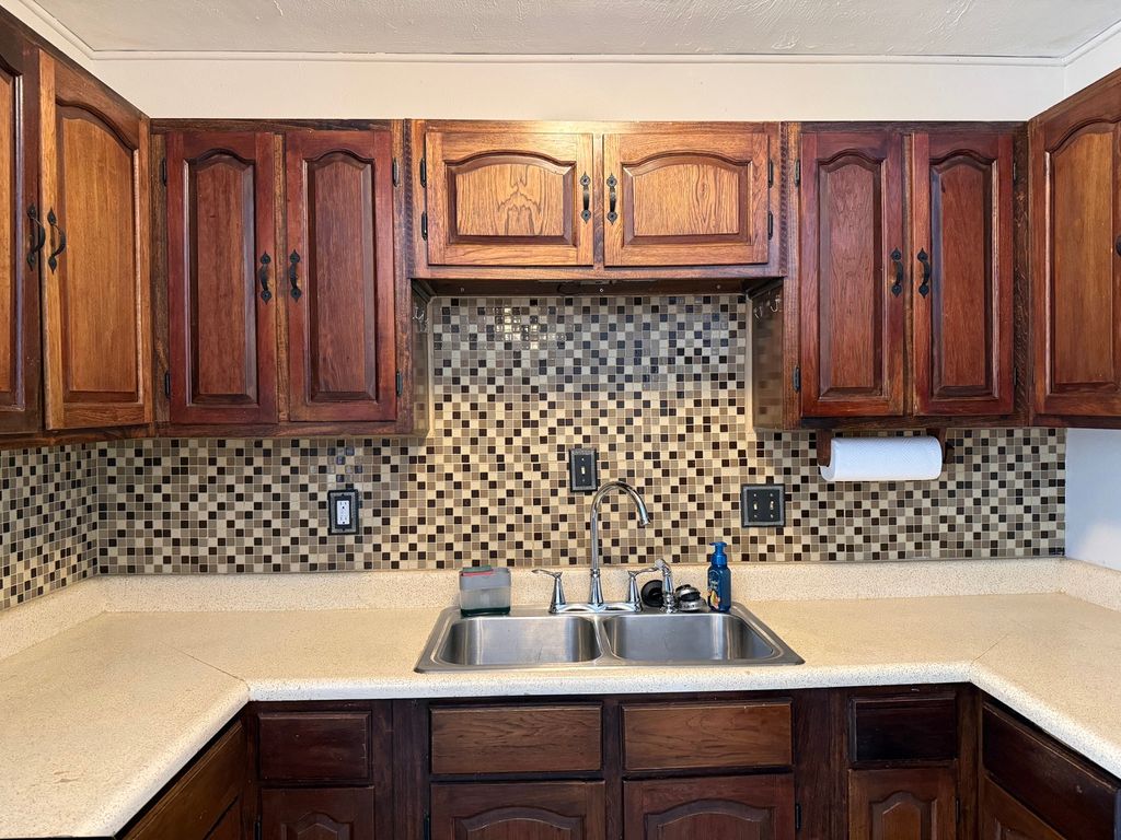 Image 5 of property listing at 1516 Triangle Street, Mt Vernon, IL 62864