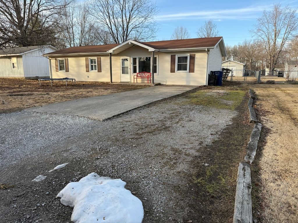 Image 43 of property listing at 1516 Triangle Street, Mt Vernon, IL 62864