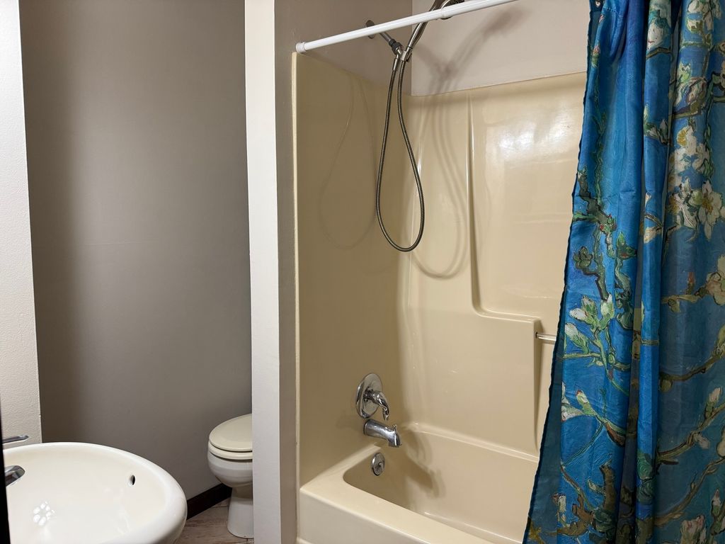 Image 10 of property listing at 1516 Triangle Street, Mt Vernon, IL 62864