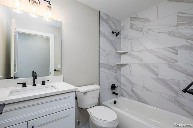 2323 Baltimore, Davison, MI 48423