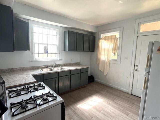 106 Geneva Street, Highland Park, MI 48203