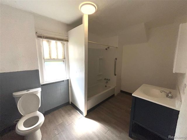 106 Geneva Street, Highland Park, MI 48203