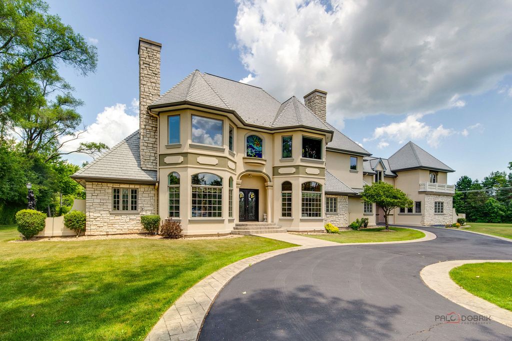 1130 Gavin Court, Lake Forest, IL 60045