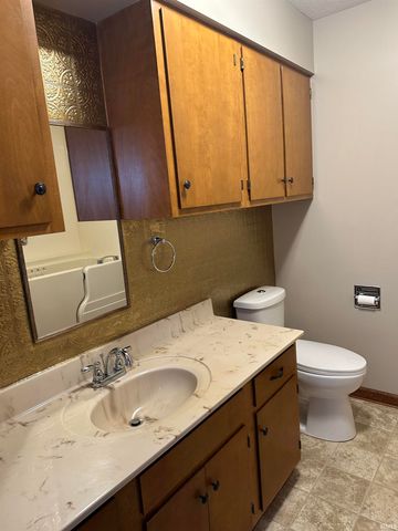 55 S Park Avenue, Spencer, IN 47460