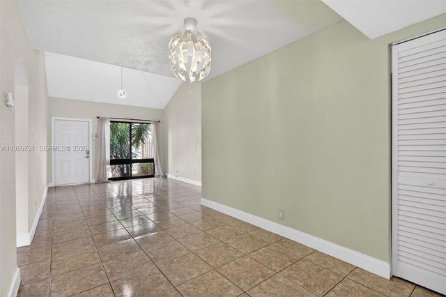 11160 NW 37th St, Sunrise, FL 33351