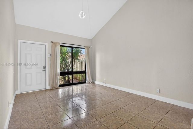11160 NW 37th St, Sunrise, FL 33351