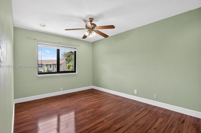 11160 NW 37th St, Sunrise, FL 33351