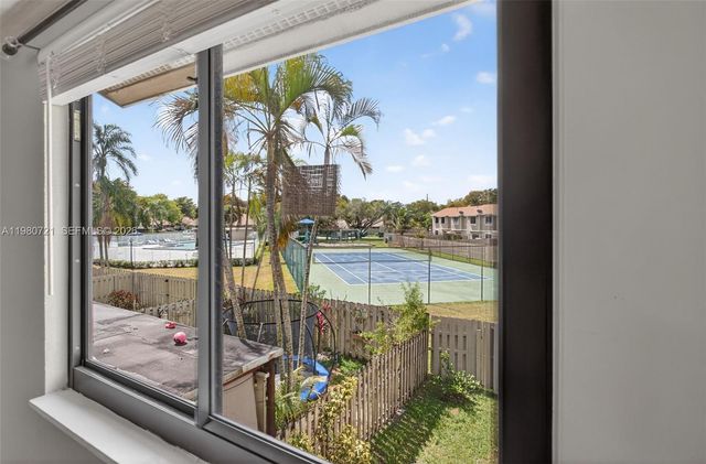 11160 NW 37th St, Sunrise, FL 33351