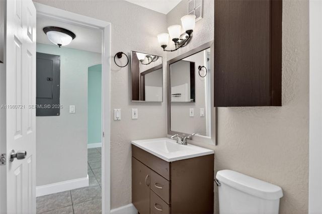 11160 NW 37th St, Sunrise, FL 33351