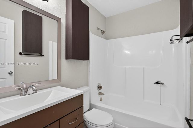 11160 NW 37th St, Sunrise, FL 33351