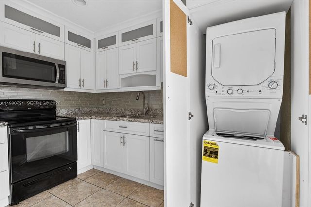 11160 NW 37th St, Sunrise, FL 33351