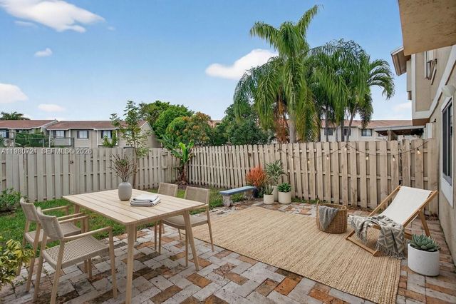 11160 NW 37th St, Sunrise, FL 33351