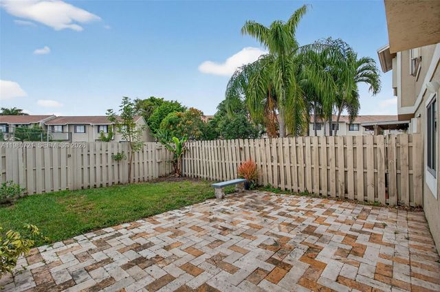 11160 NW 37th St, Sunrise, FL 33351