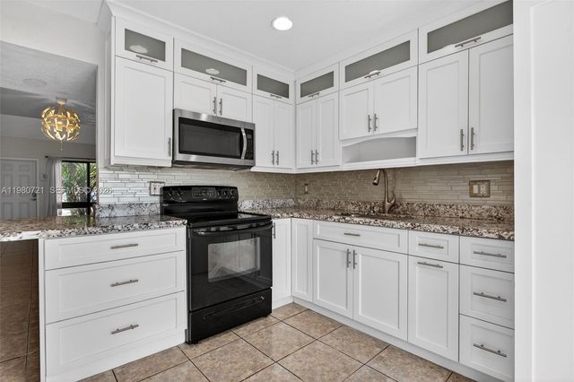 11160 NW 37th St, Sunrise, FL 33351