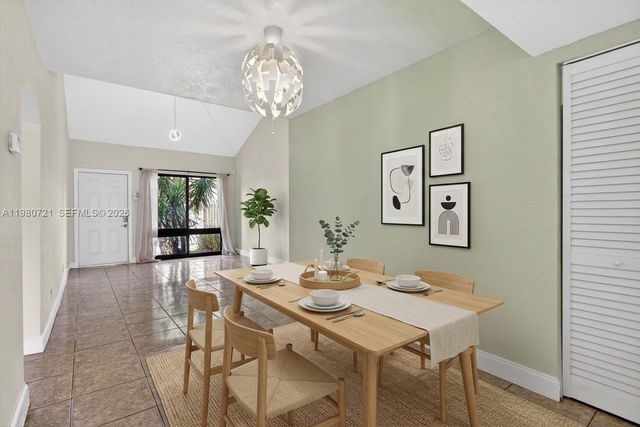 11160 NW 37th St, Sunrise, FL 33351