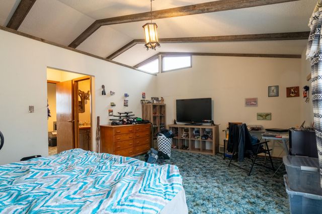430 8th Avenue NW, Valley City, ND 58072