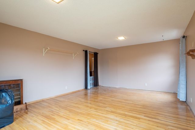 430 8th Avenue NW, Valley City, ND 58072