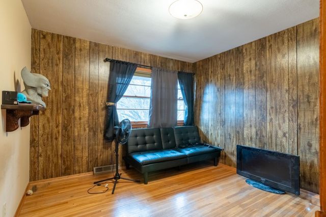430 8th Avenue NW, Valley City, ND 58072