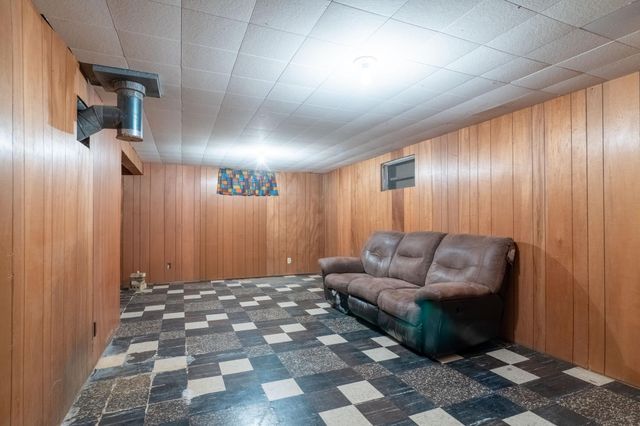 430 8th Avenue NW, Valley City, ND 58072