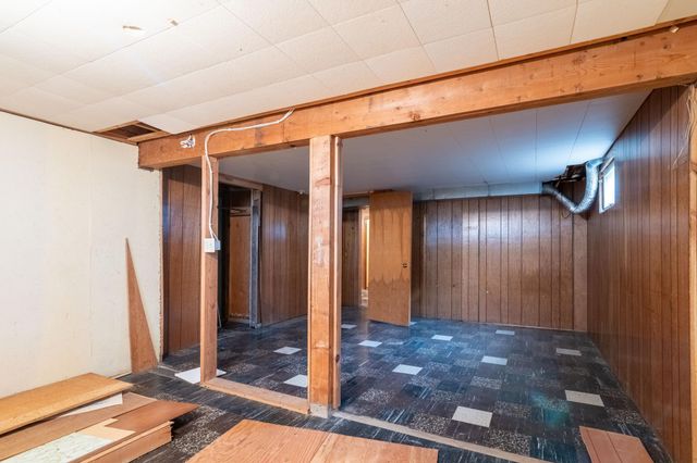 430 8th Avenue NW, Valley City, ND 58072