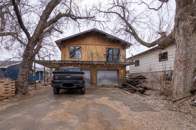 430 8th Avenue NW, Valley City, ND 58072