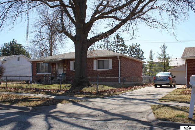 7721 Cherrywood Drive, Lincoln, NE 68510