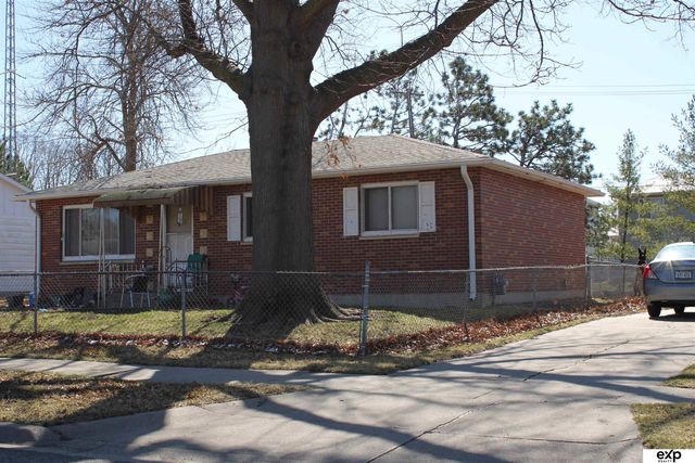 7721 Cherrywood Drive, Lincoln, NE 68510