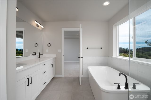 2447 SW Ridgeway Drive, Oak Harbor, WA 98277