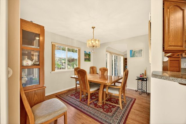 4661 Torrey Pines Drive, Medford, OR 97504