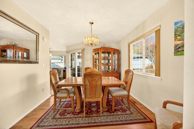 4661 Torrey Pines Drive, Medford, OR 97504