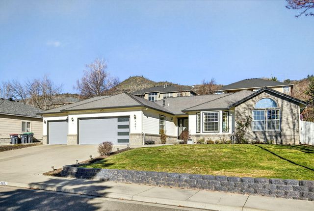 4661 Torrey Pines Drive, Medford, OR 97504