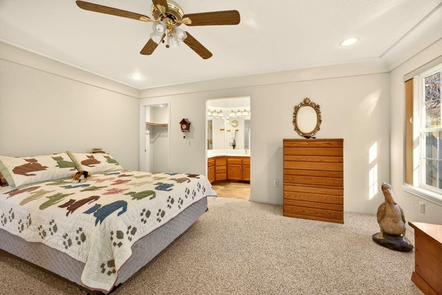 4661 Torrey Pines Drive, Medford, OR 97504